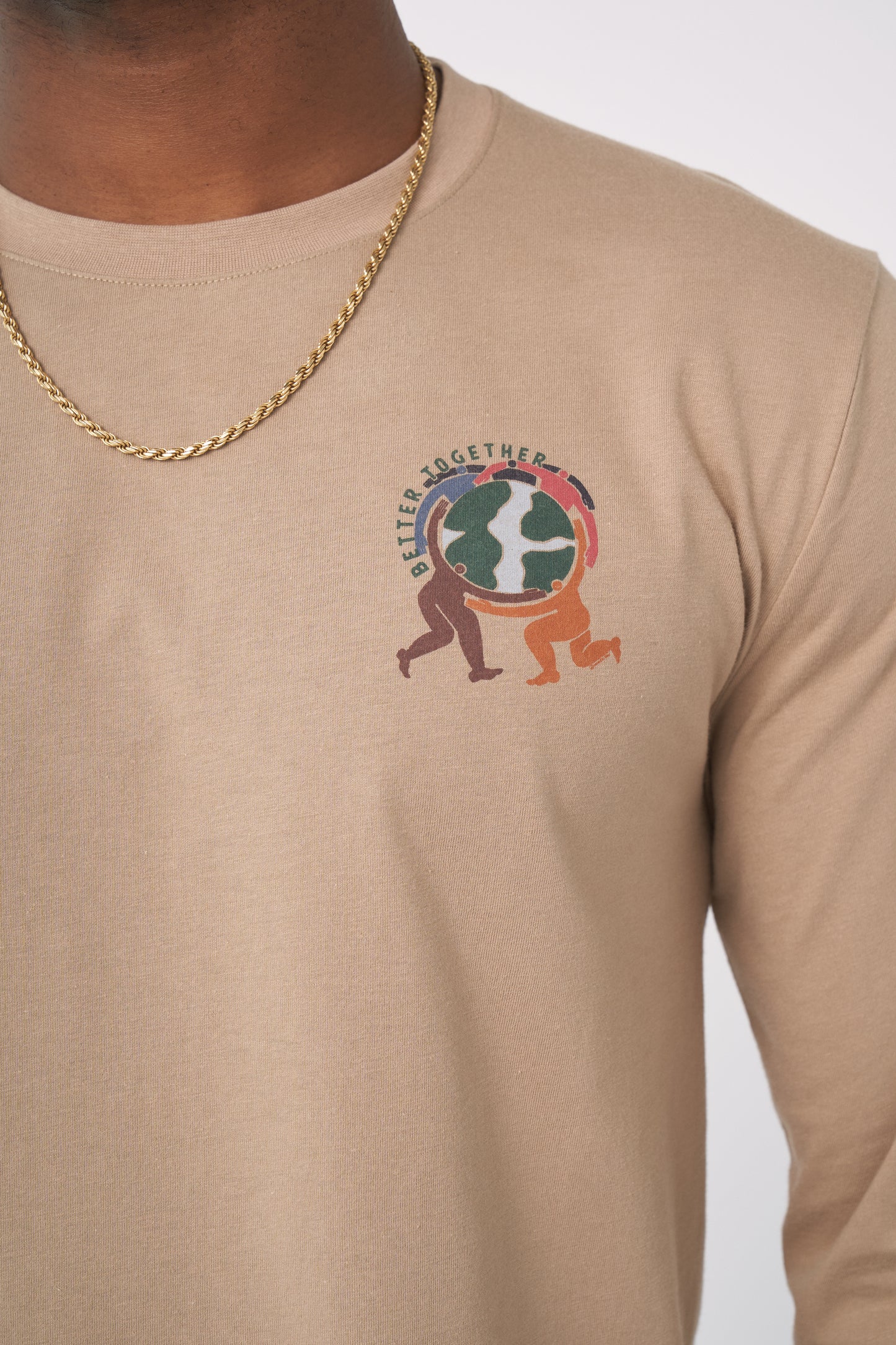 Camiseta gráfica de manga larga con el símbolo del círculo de la Tierra