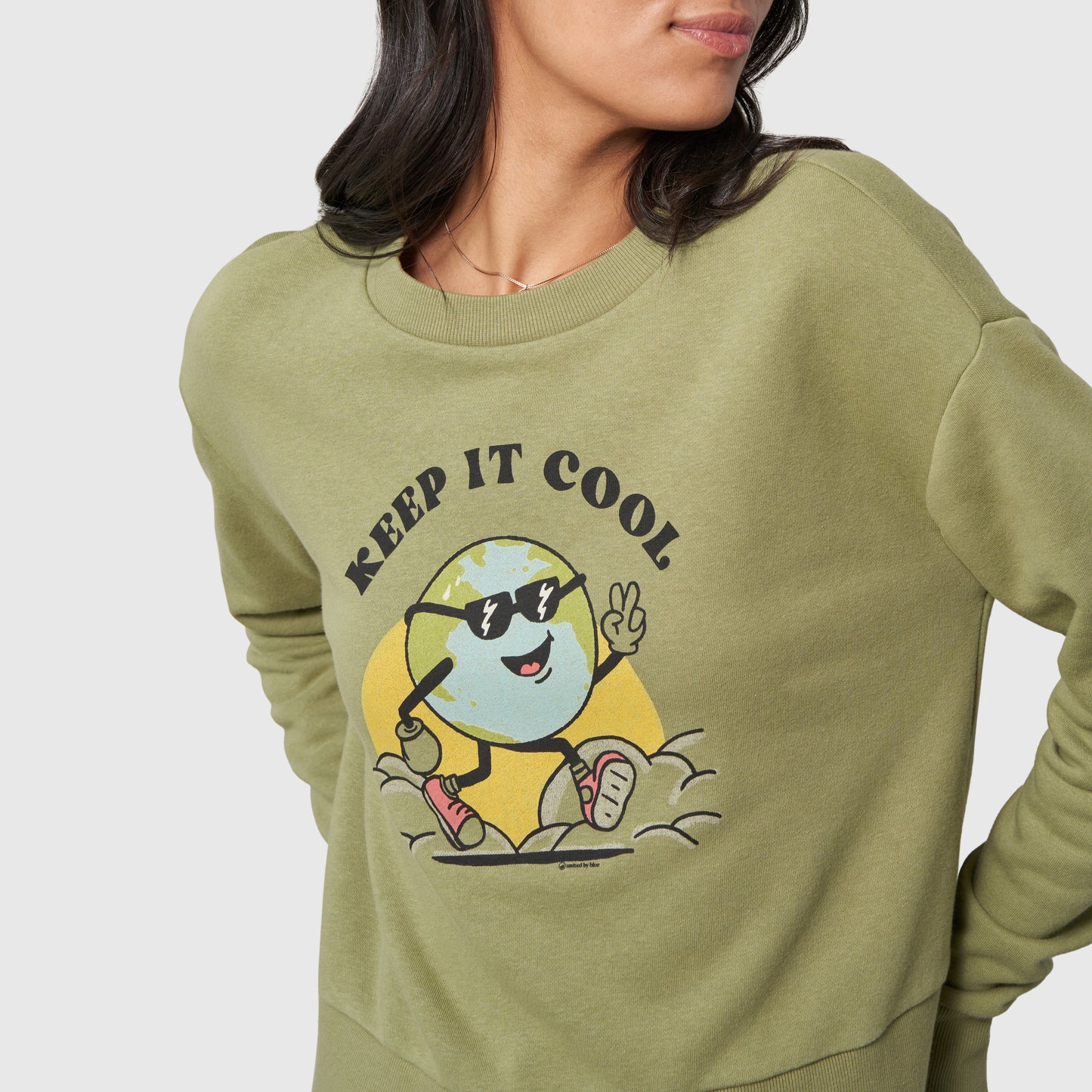 Sudadera con capucha y cuello redondo