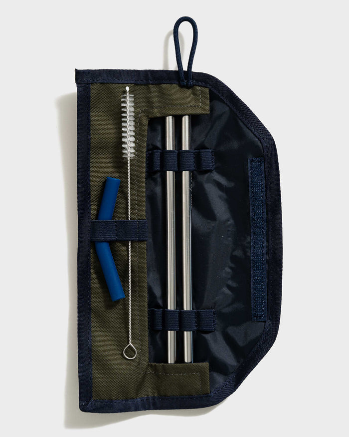 Olive The Straw Kit (Flat-lay): Open olive and navy case with two steel straws, brush, and blue tips