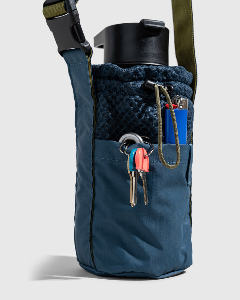 Sling bag store water bottle