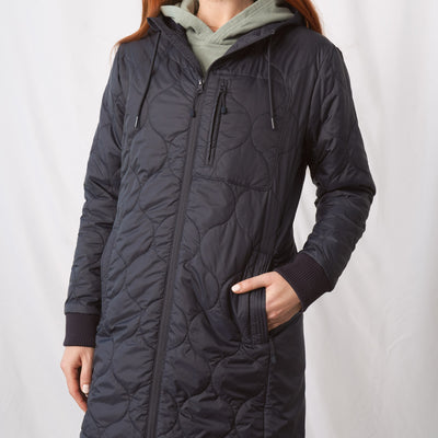 Night Sky Bison Ultralight Long Liner Jacket (Front): Dark navy quilted long jacket with front zip, chest pocket, ribbed cuffs